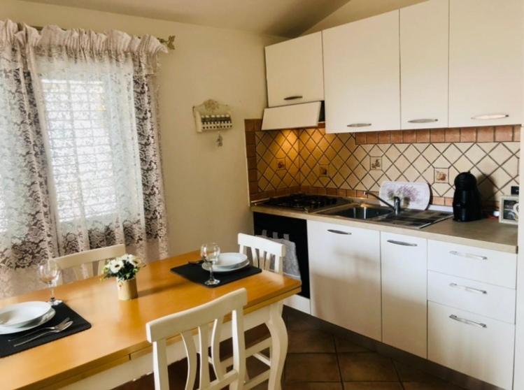 Presso La Maison De Gioel Usufruirai Di Un Appartamento Indipendente Dotato Di Uso Cucina E Lavatrice Arredato In Maniera Funzionale Situato In Ottima Posizione Vicino A Supermercati Caffetterie Pasticcerie Bar Pizzerie E Tanti Altri Servizi Olbia Bagian luar foto